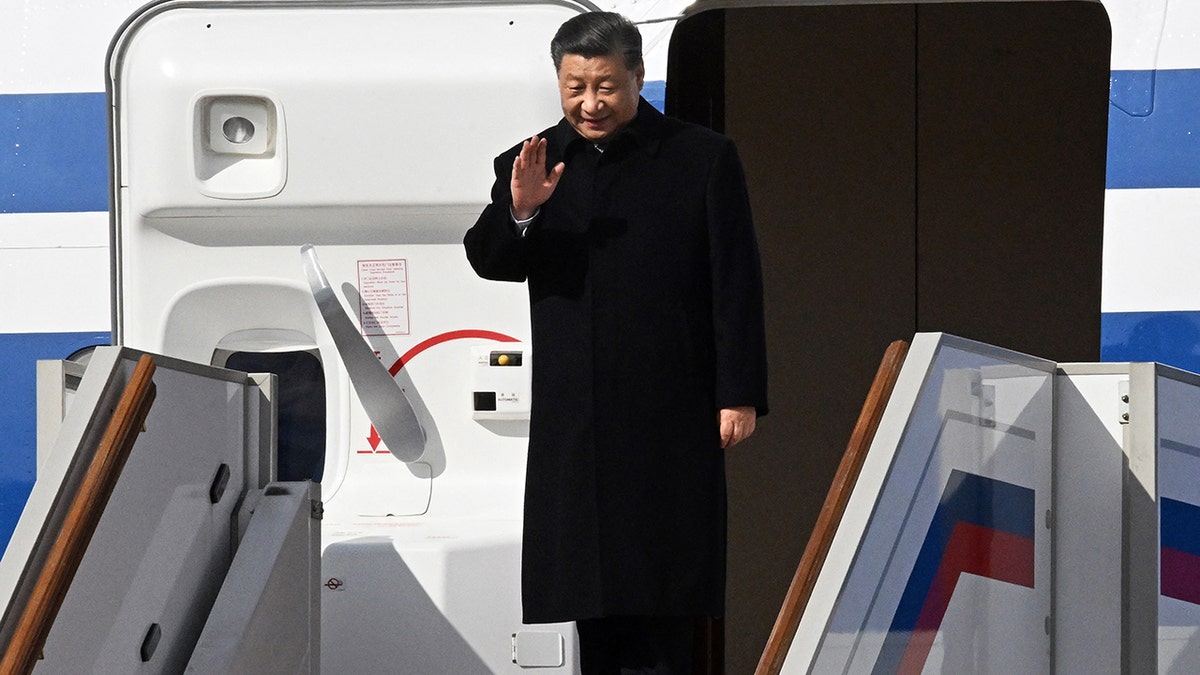 President Xi waving as he exits a plane