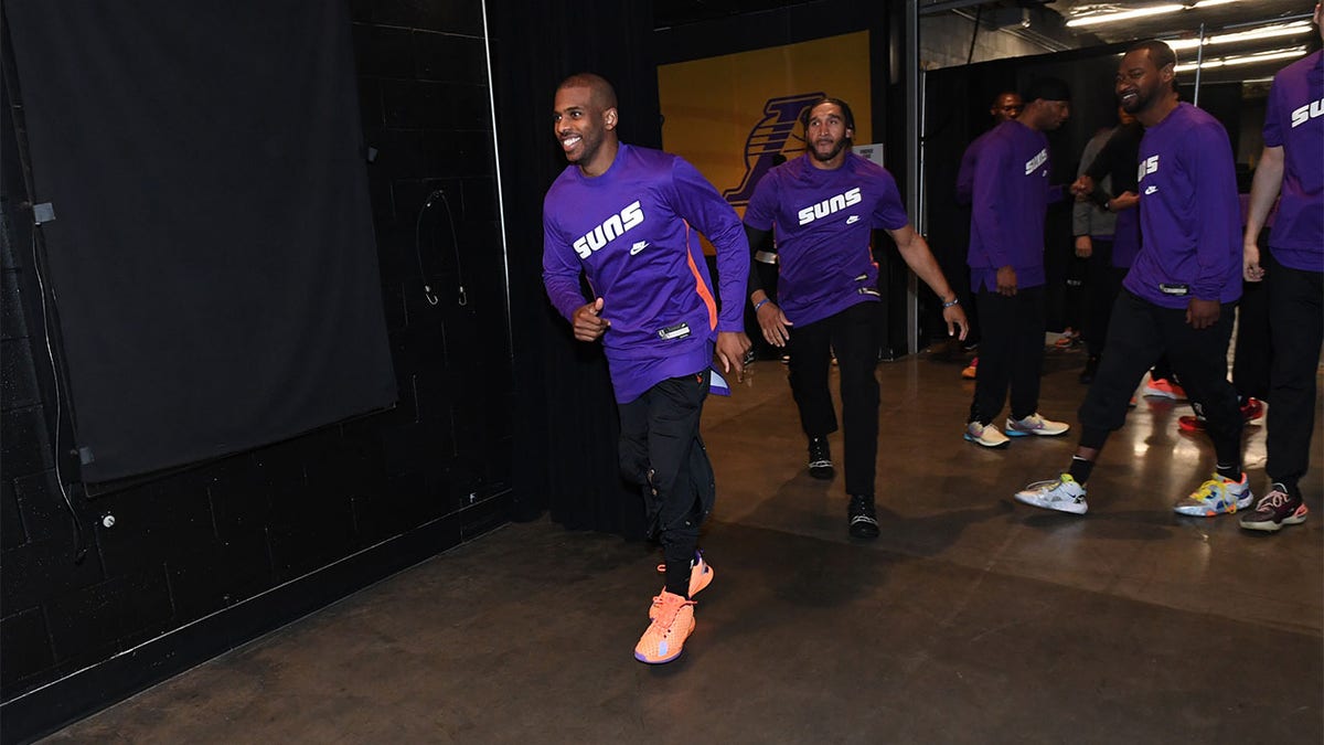 Chris Paul takes the floor against the Lakers