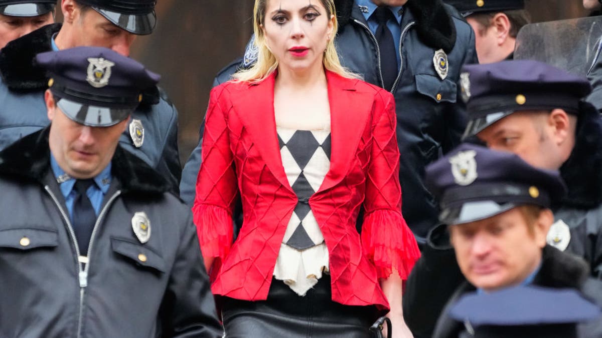 Lady Gaga spotted for first time in costume as Harley Quinn on NYC ...