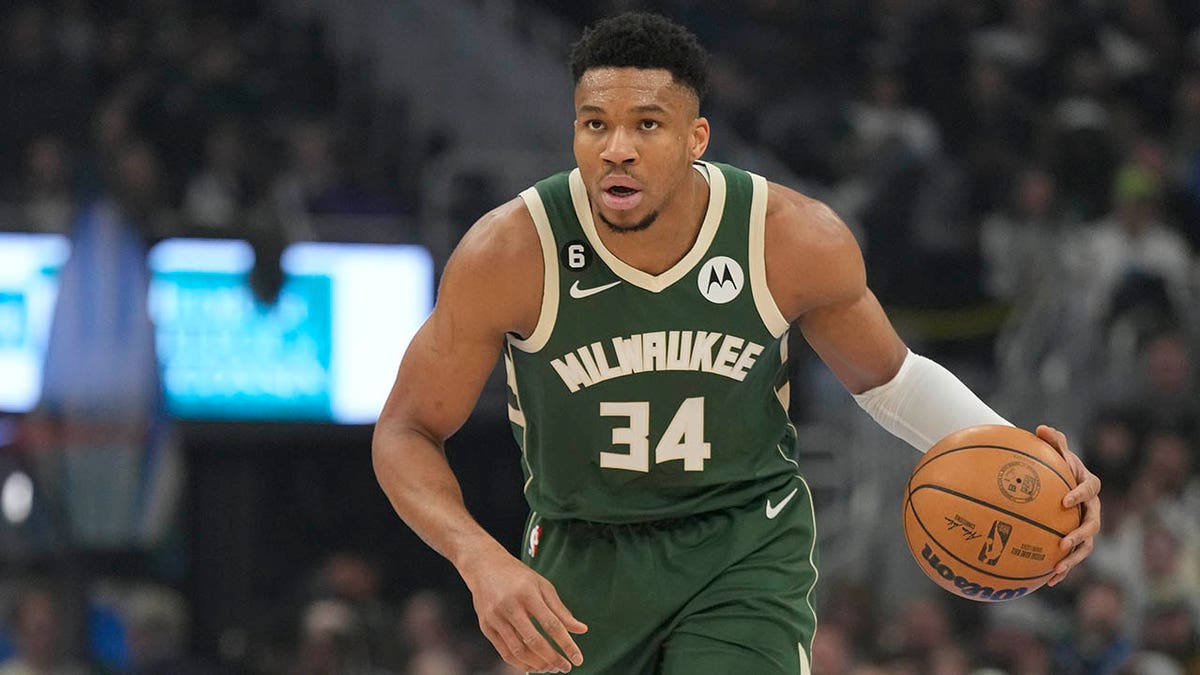 Giannis Antetokounmpo Teases Chicago Bulls Fans With Windy City Pipe Dream