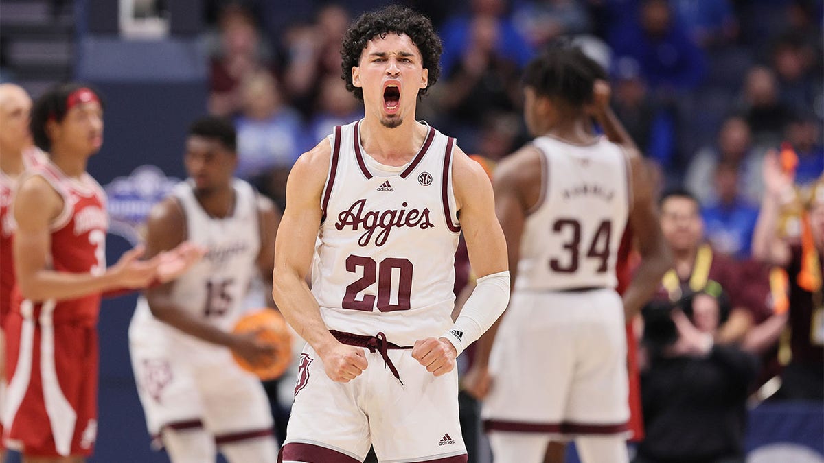 Andre Gordon celebrates against Arkansas