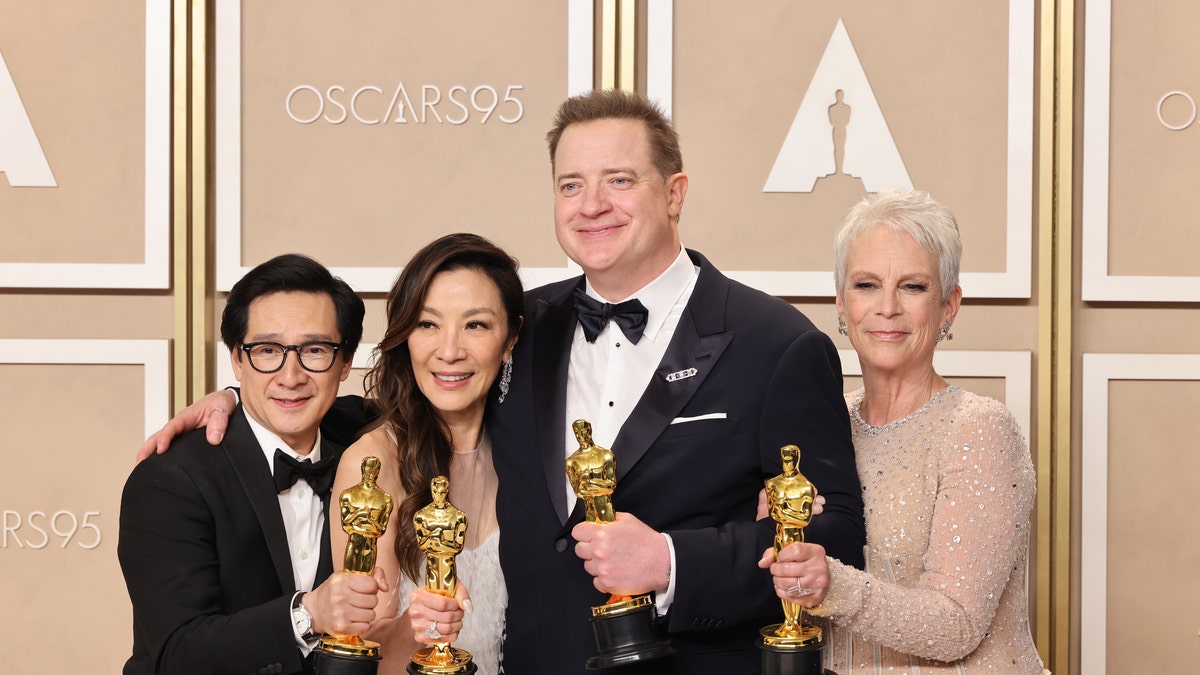 Ke Huy Quan, Michelle Yeoh, Brendan Fraser, Jamie Lee Curtis holding their Oscars