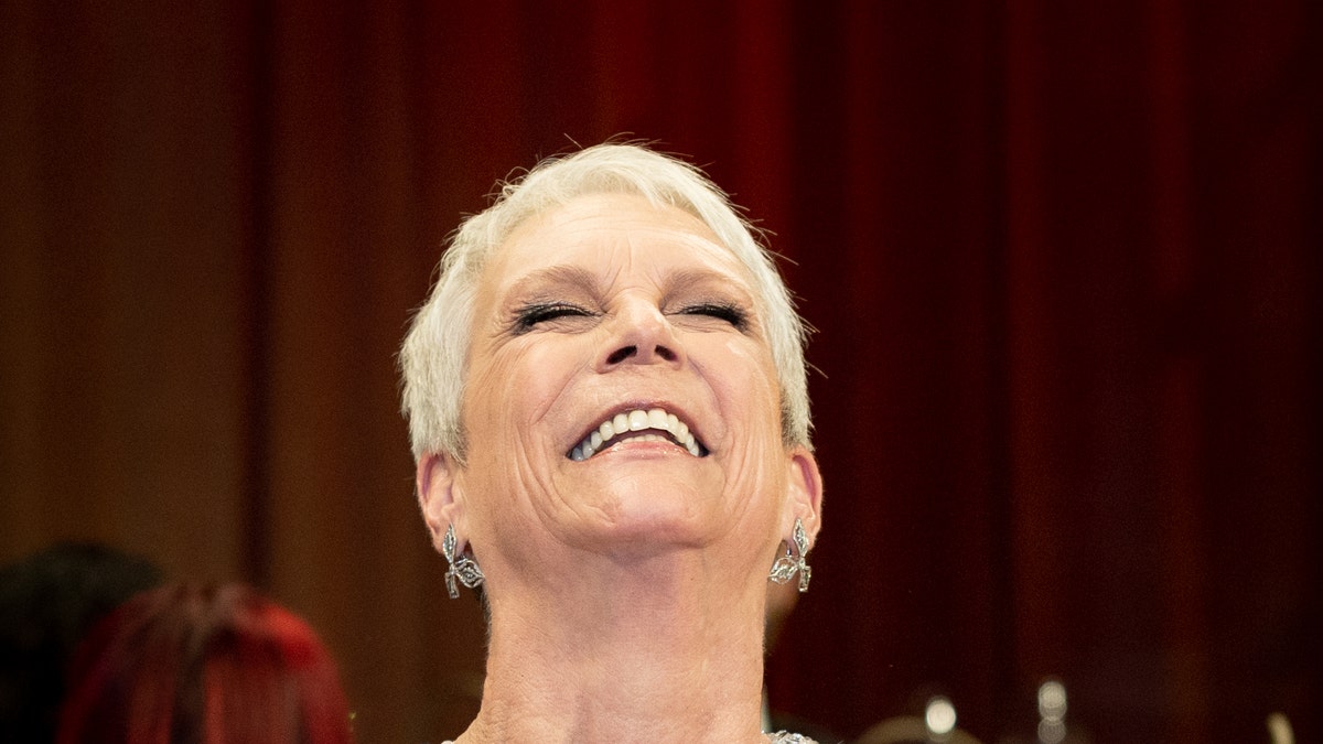 Oscar Winner Jamie Lee Curtis Contacted Her Dog Walker First After ...