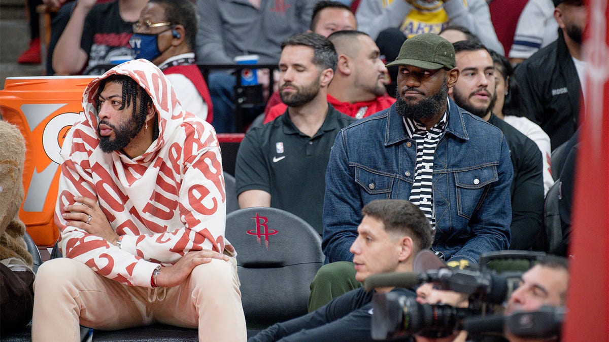 Anthony Davis and LeBron James watch the Lakers