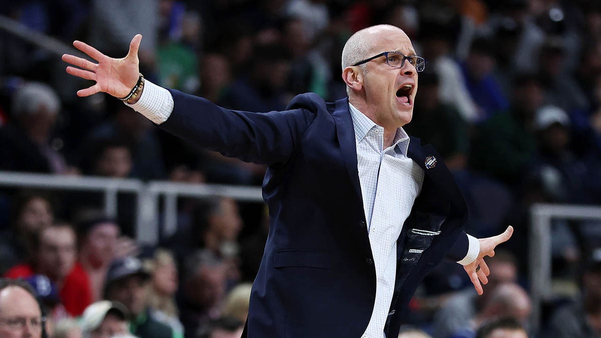 Dan Hurley, odd duck of a royal hoops family, is ready for his swan moment  - Sports Illustrated