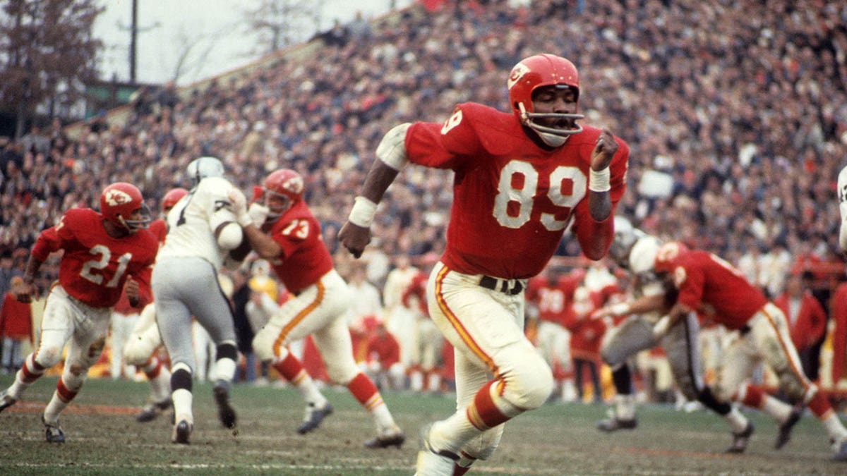 Chiefs wideout Otis Taylor runs the ball in 1967