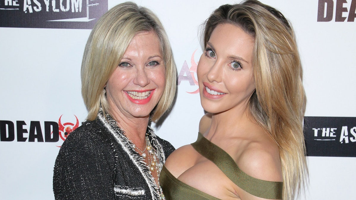 Olivia Newton John and her daughter Chloe in 2016