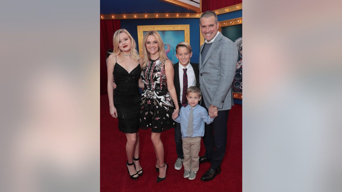 Ava Phillippe, Reese Witherspoon, Deacon Phillippe, Tennessee James Toth and Jim Toth