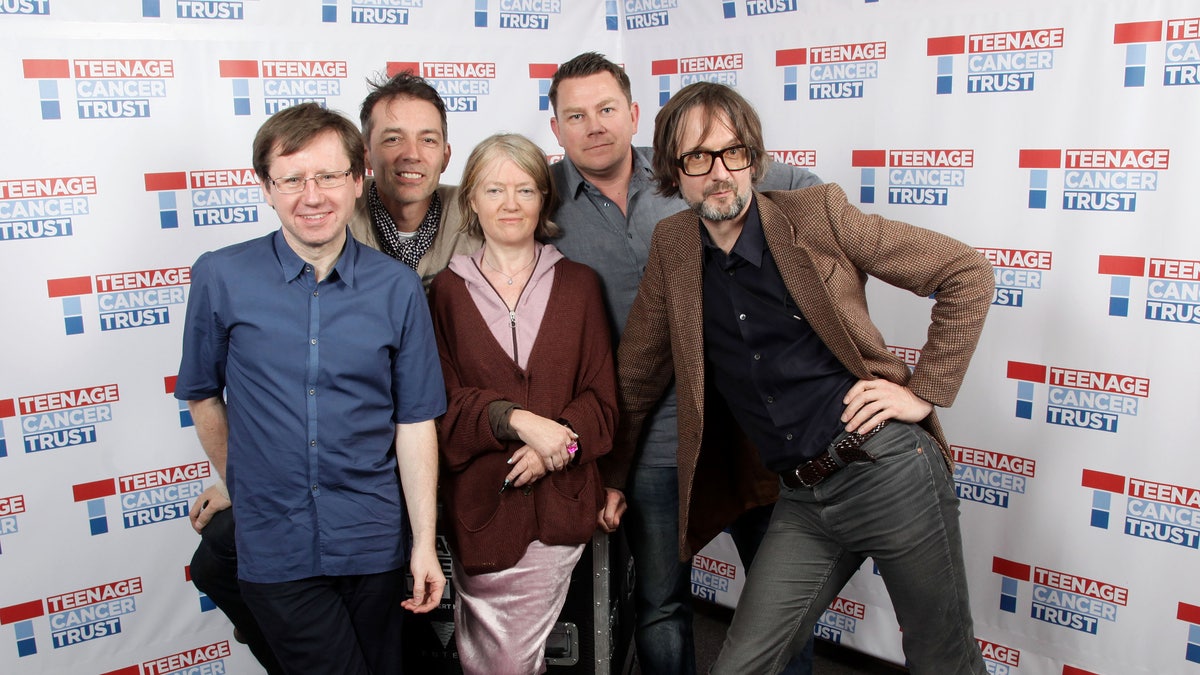 Mark Webber, Steve Mackey, Candida Doyle, Nick Banks and Jarvis Cocker pose backstage together