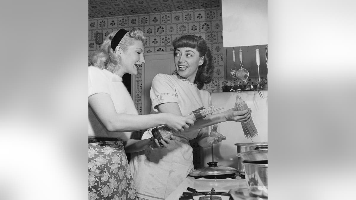 Marie Windsor in the kitchen preparing a pasta dish