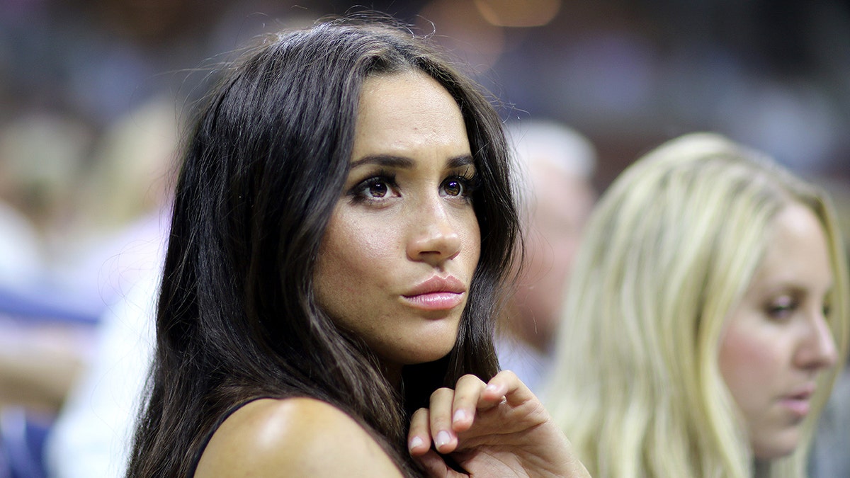 Meghan Markle watching Serena Williams play tennis closely