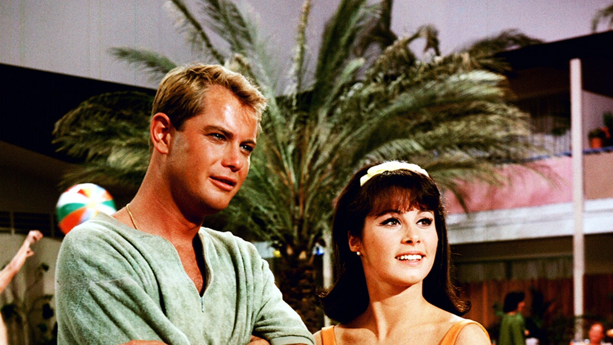 Troy donahue online