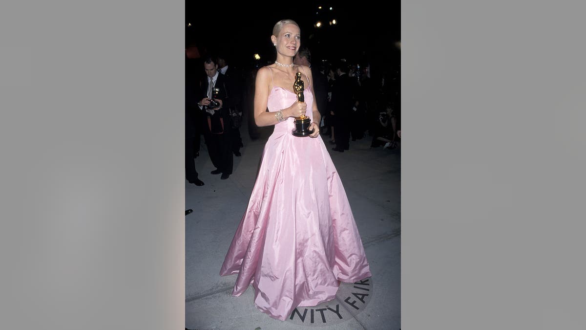 Gwyneth Paltrow wins an Oscar for best actress