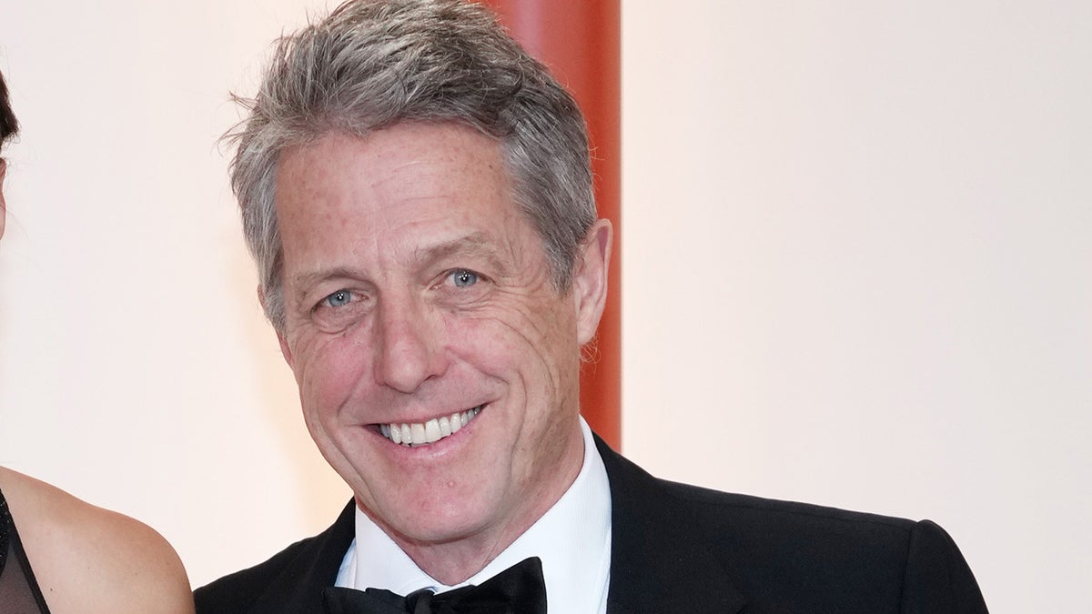 Hugh Grant smiling at the Oscars