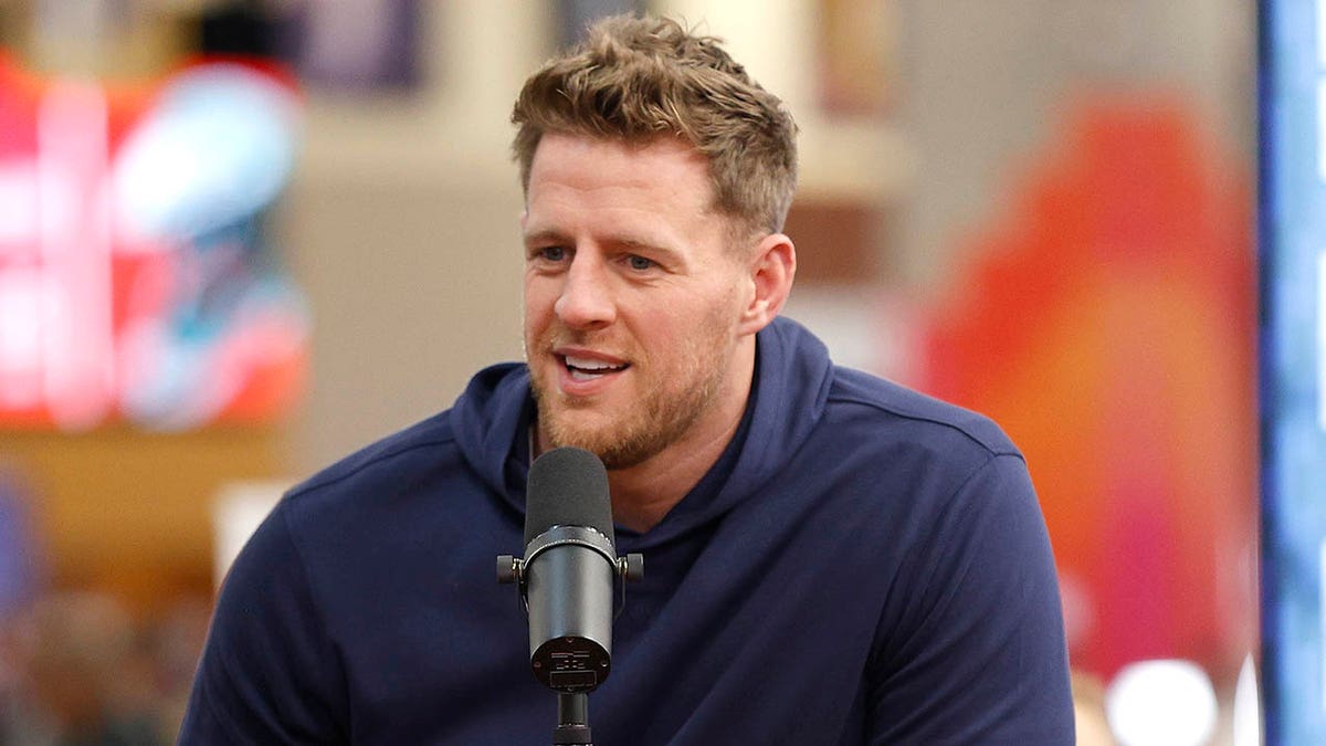 JJ Watt speaks in Phoenix