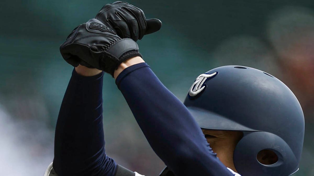 A Japanse baseball player imitates a pepper grinder celebration