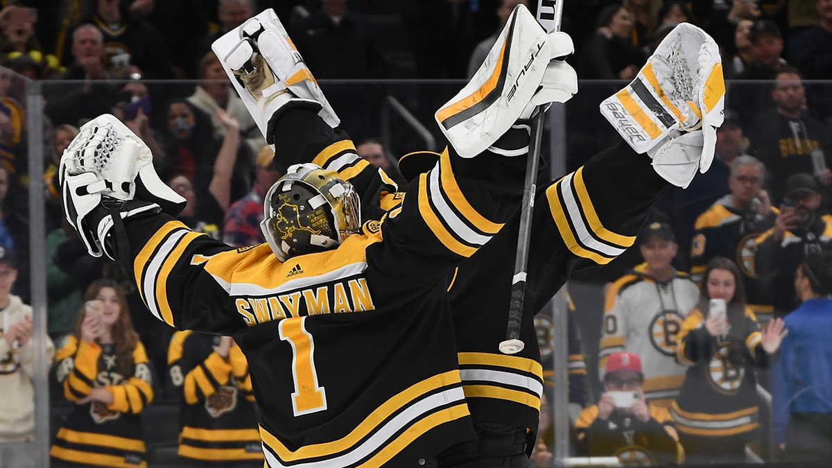 With Swayman back in the minors, Ullmark hugged himself post-win