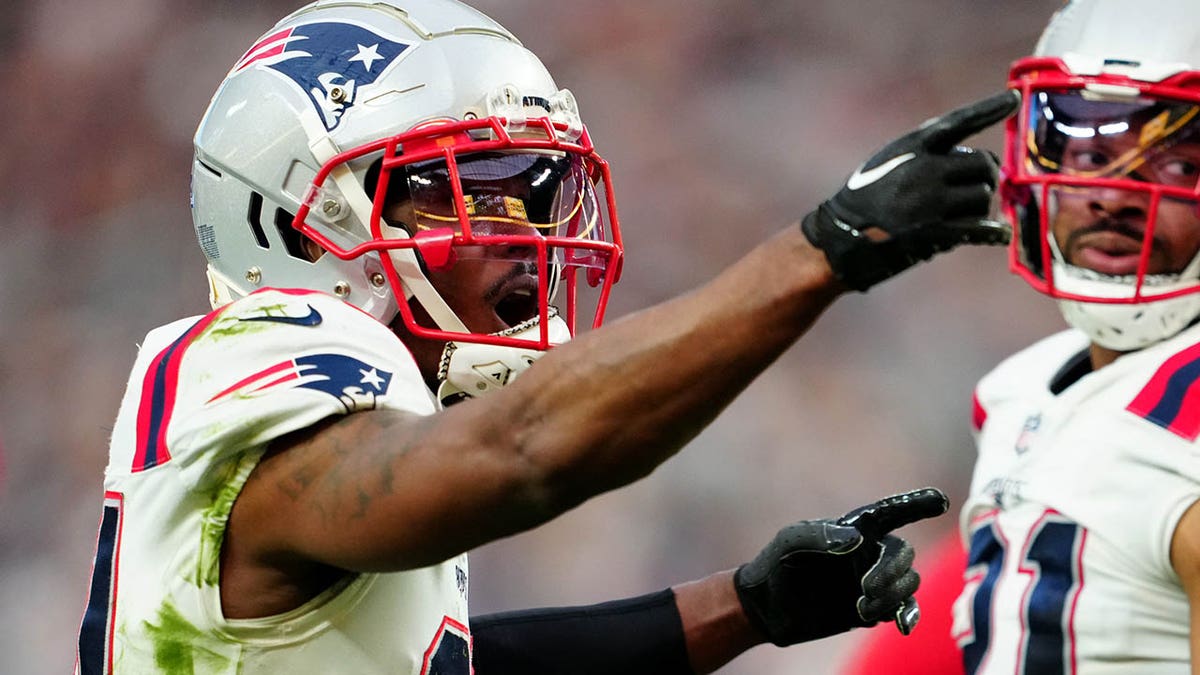 Patriots reportedly trading Jonnu Smith to the Falcons