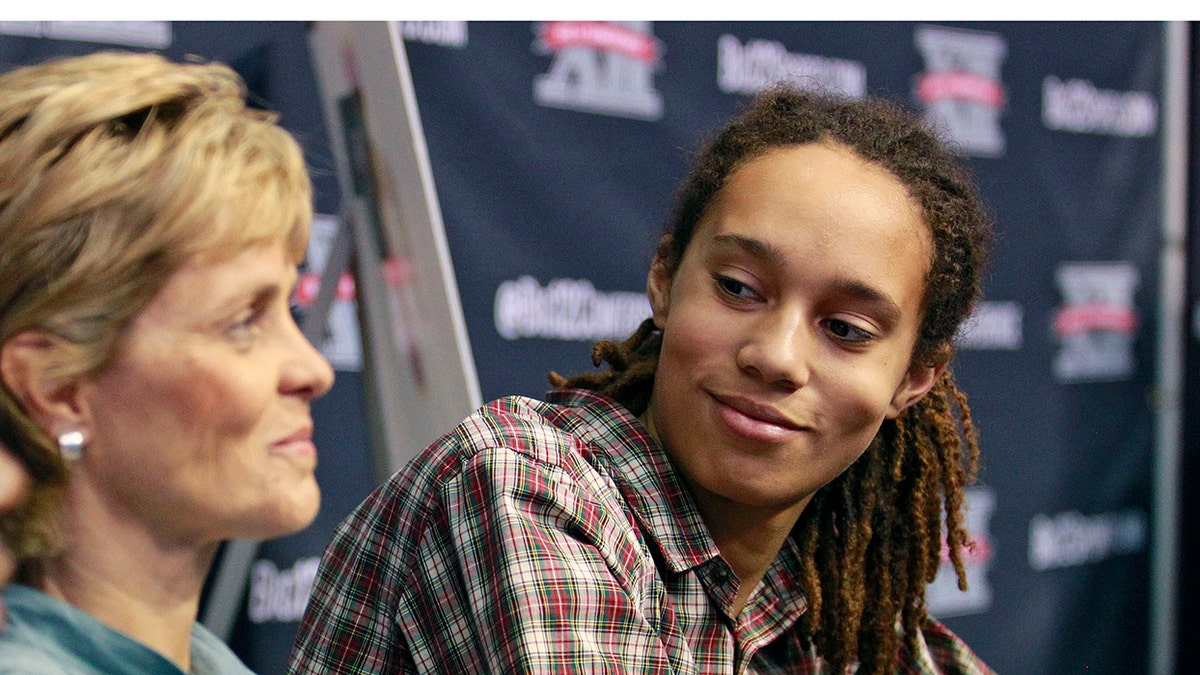 Brittney Griner looks at Kim Mulkey