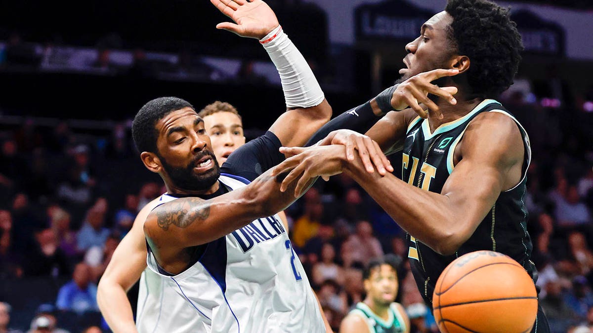 jordan 13 hornets gs