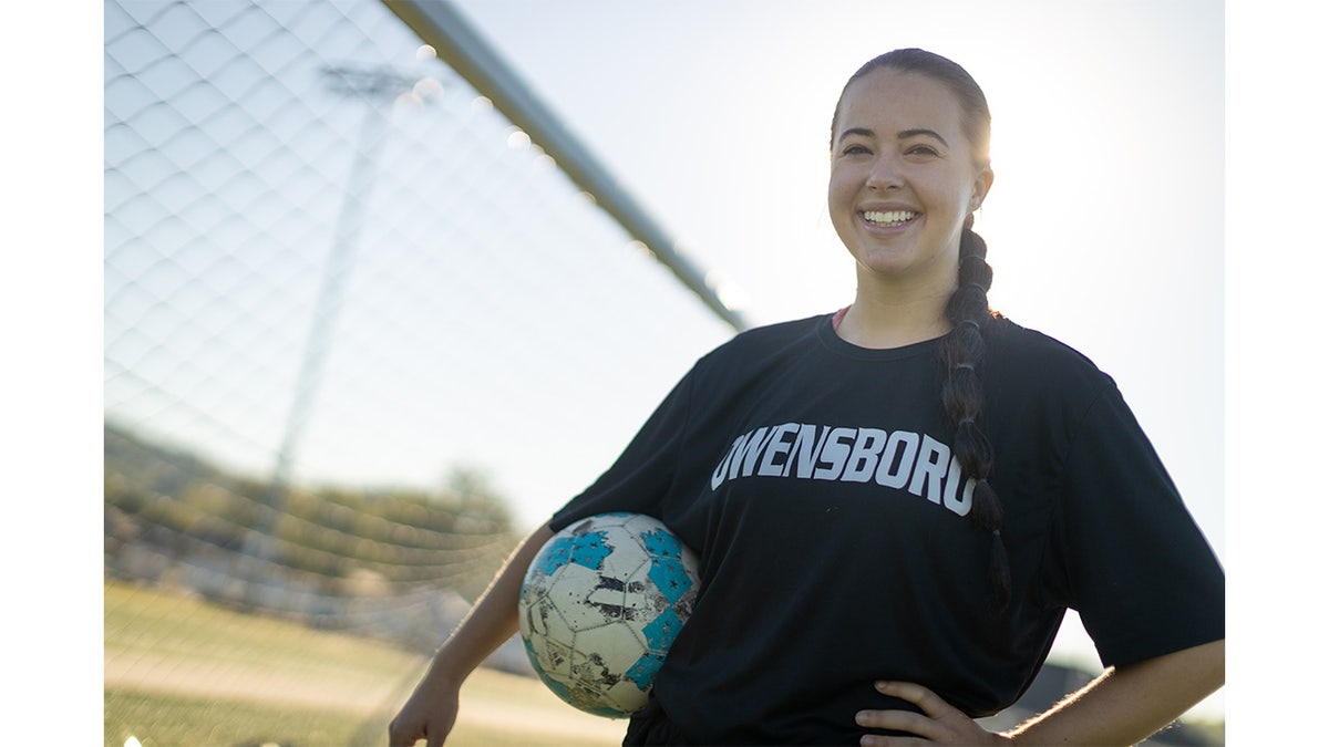 Lainey Armistead soccer