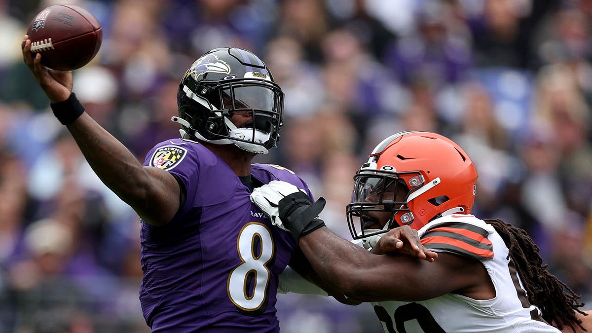 Lamar Jackson's NFL colleagues turn up the heat after Ravens tag him, teams  reportedly deny interest