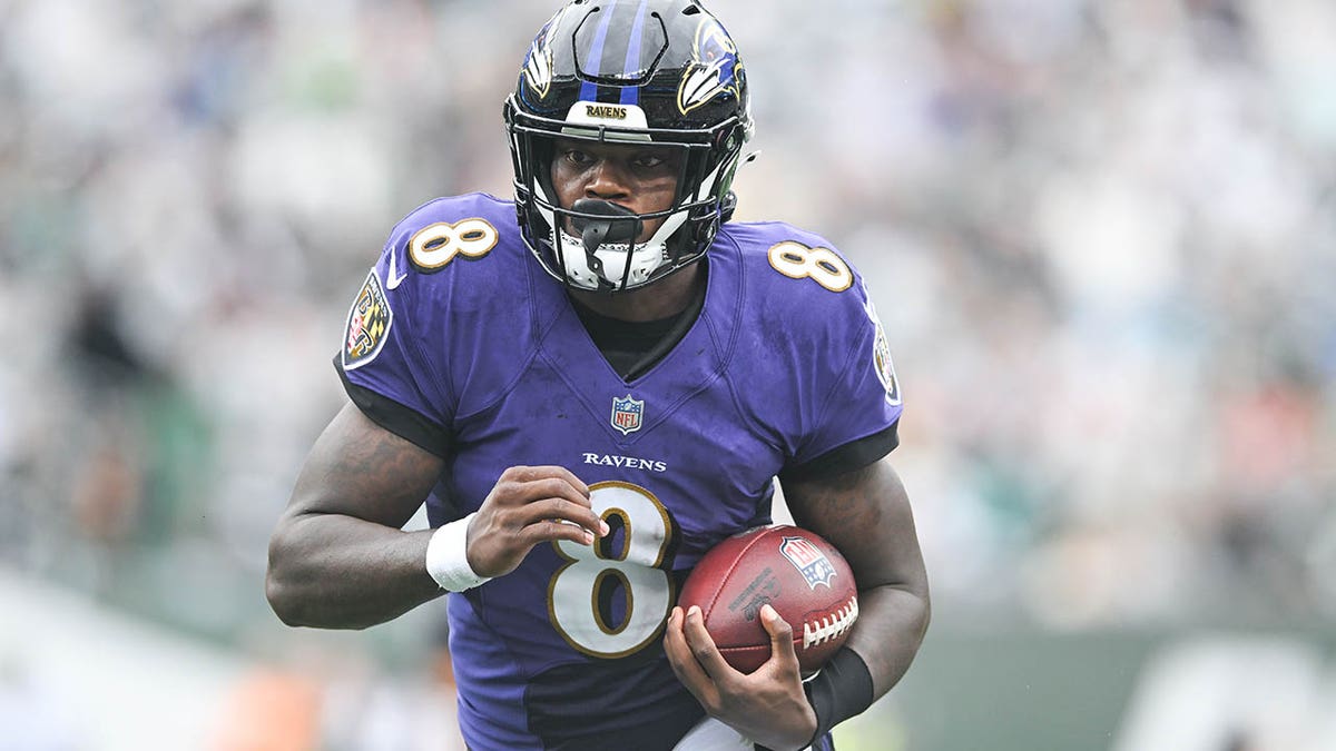 Lamar Jackson's NFL colleagues turn up the heat after Ravens tag him, teams  reportedly deny interest