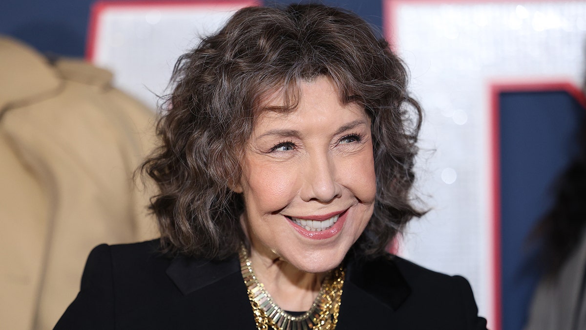 Lily Tomlin at the premiere of "80 for Brady"