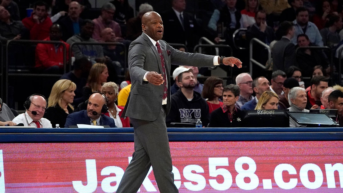 Mike Anderson walks on court