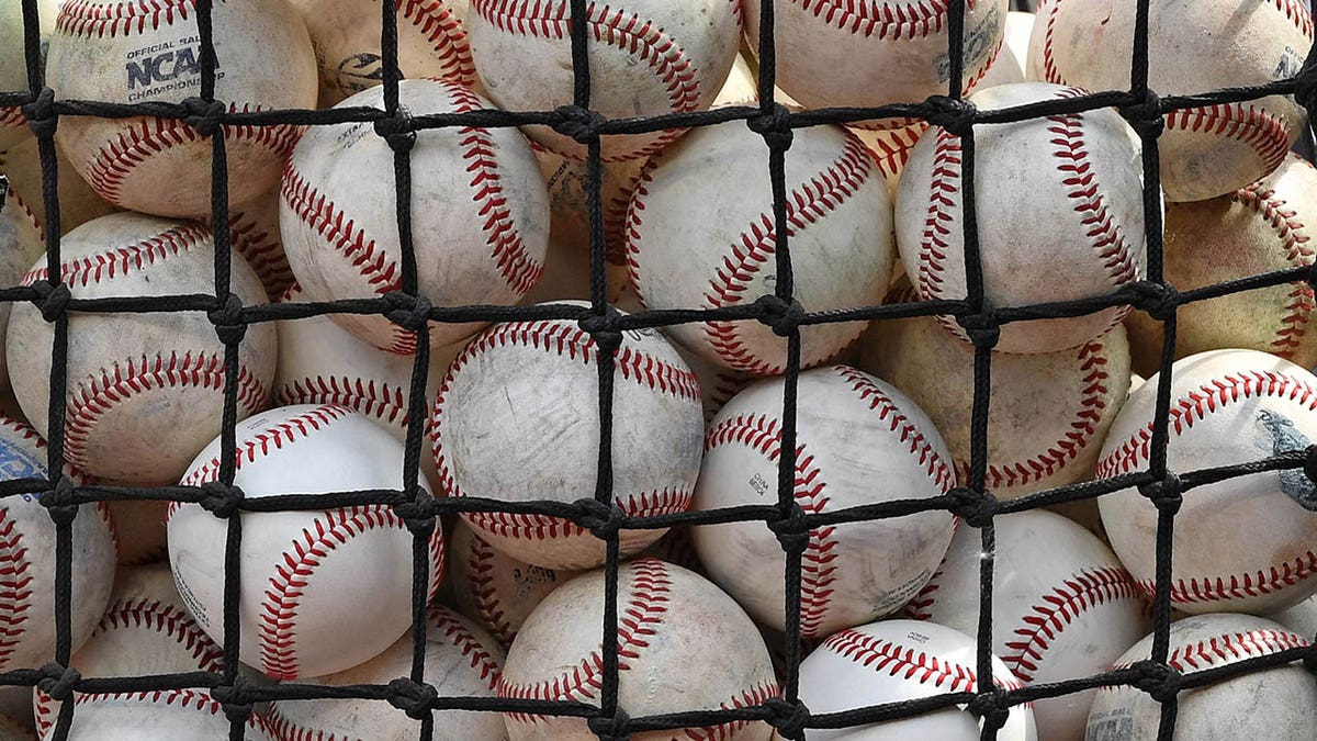 NCAA baseballs in 201