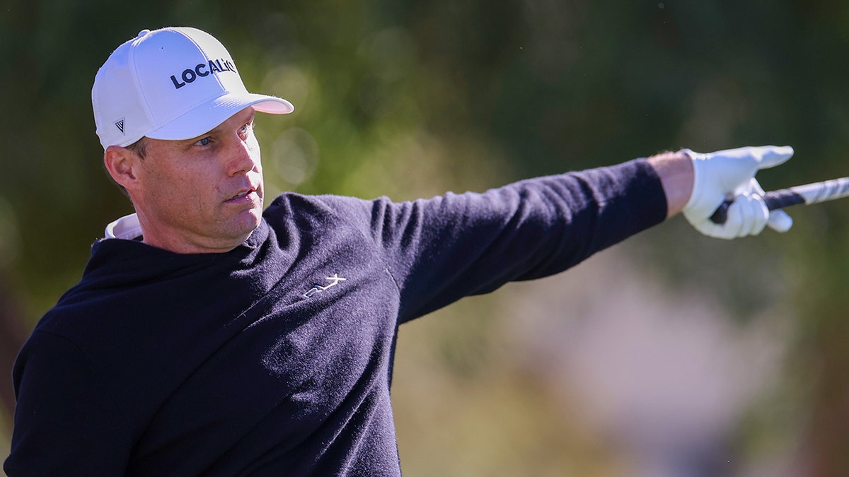 Nick Watney signals on golf course