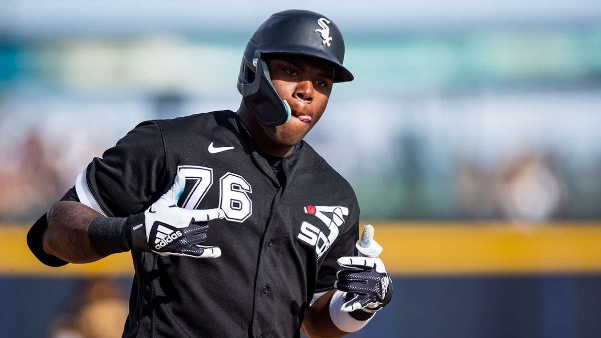 White Sox prospect shares emotional moment with mother after making 2023  roster