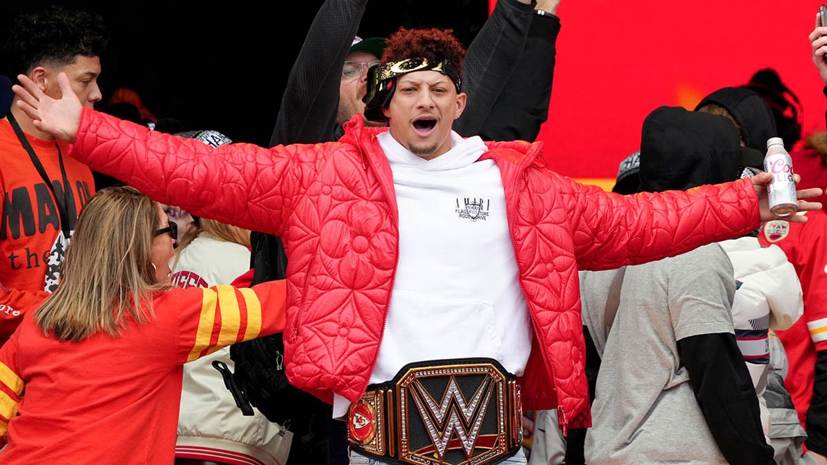 Patrick Mahomes wears the WWE belt