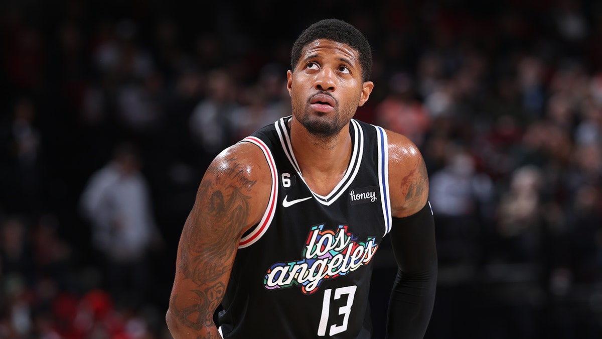 Clippers' Paul George out weeks after suffering brutal knee injury against Thunder: report