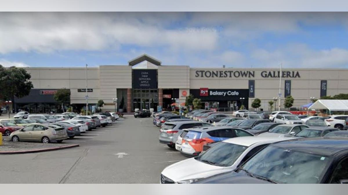 Mall in California where theft allegedly took place