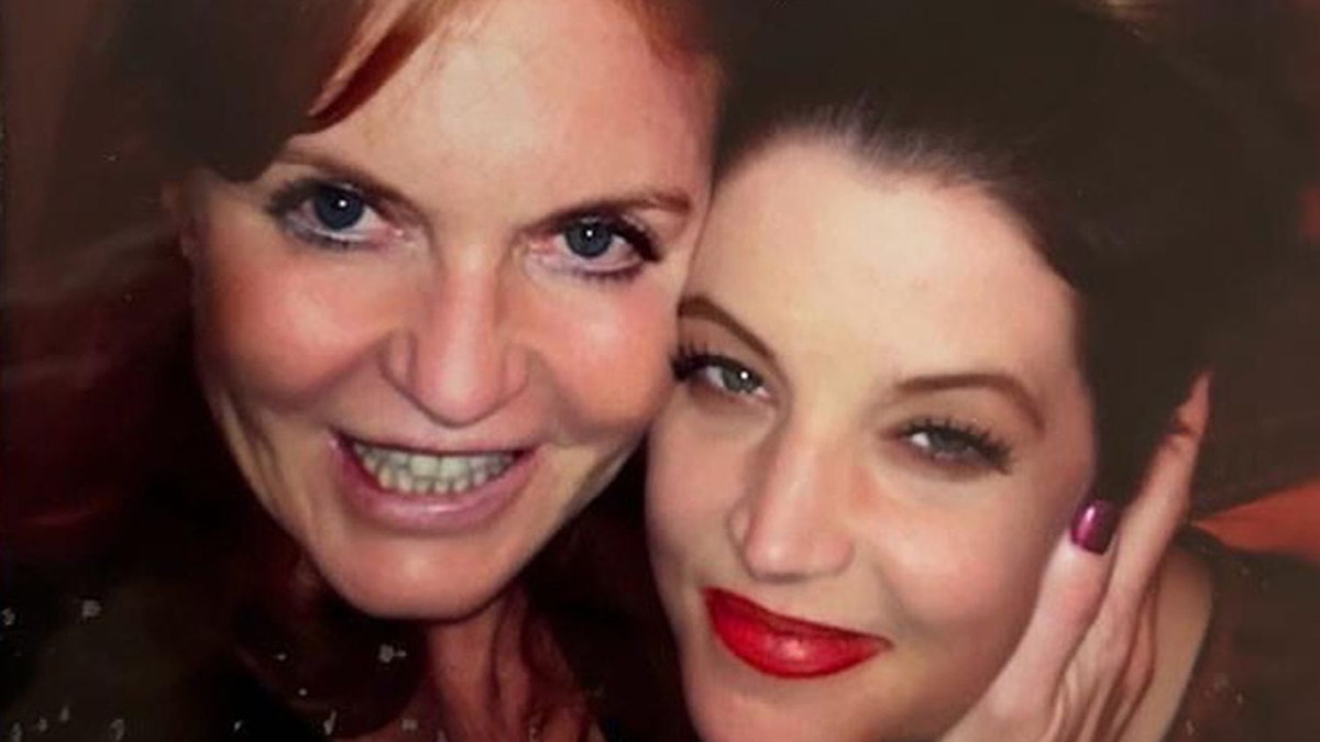 A selfie of Sarah Ferguson and Lisa Marie Presley