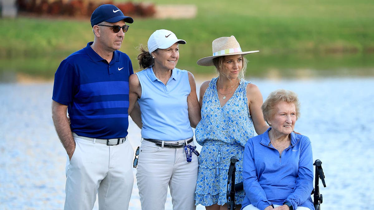 Scottie Scheffler S 88 Year Old Grandmother Walks All 72 Holes To See   Scottie Scheffler Family 