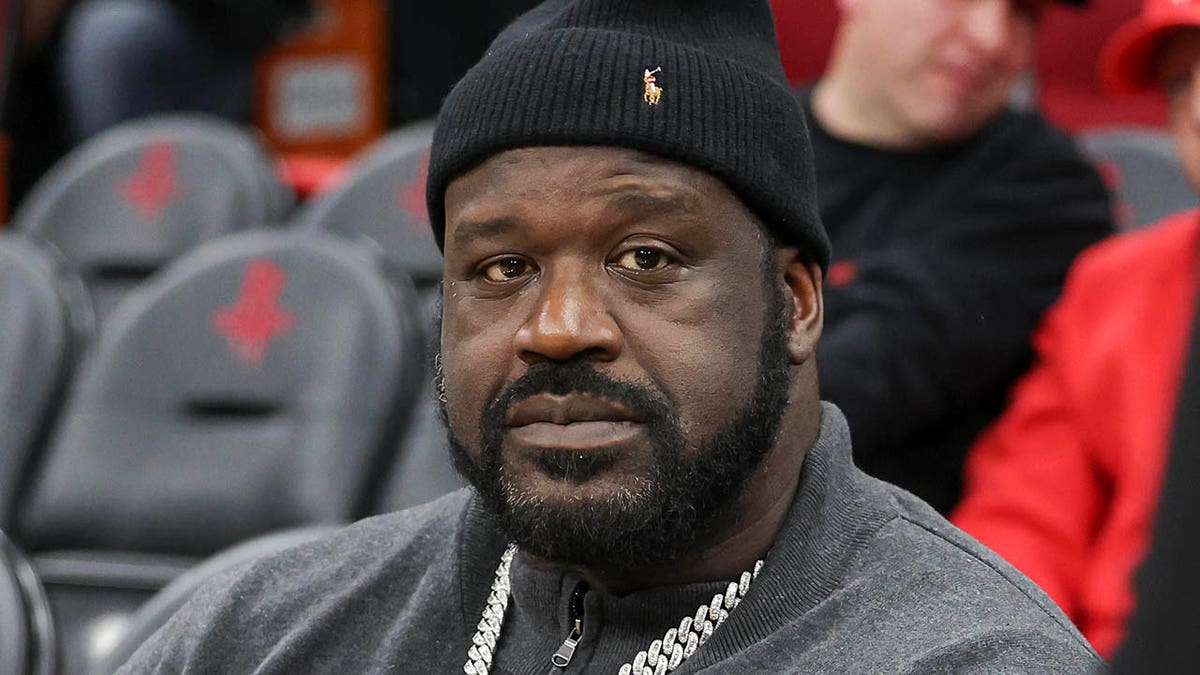 Shaq sparks concern with hospital bed photo | Fox News