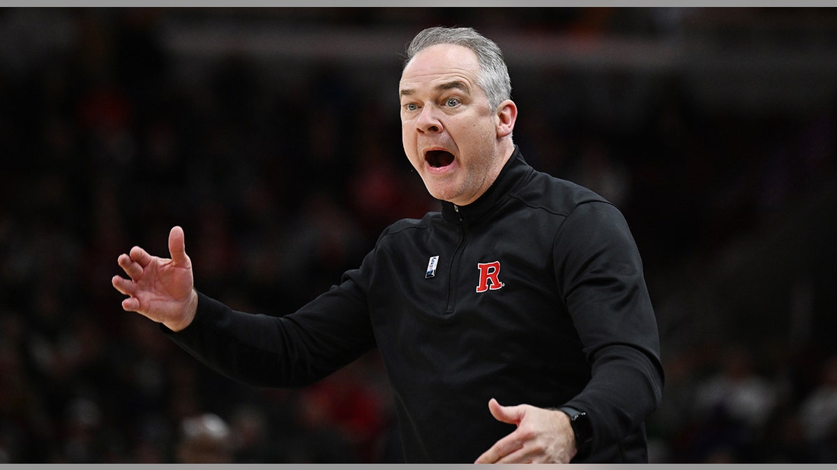 Steve Pikiell yells on court