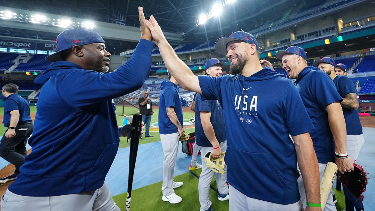 Team USA players watch in awe as MLB-great Ken Griffey Jr. takes batting  practice at World Baseball Classic