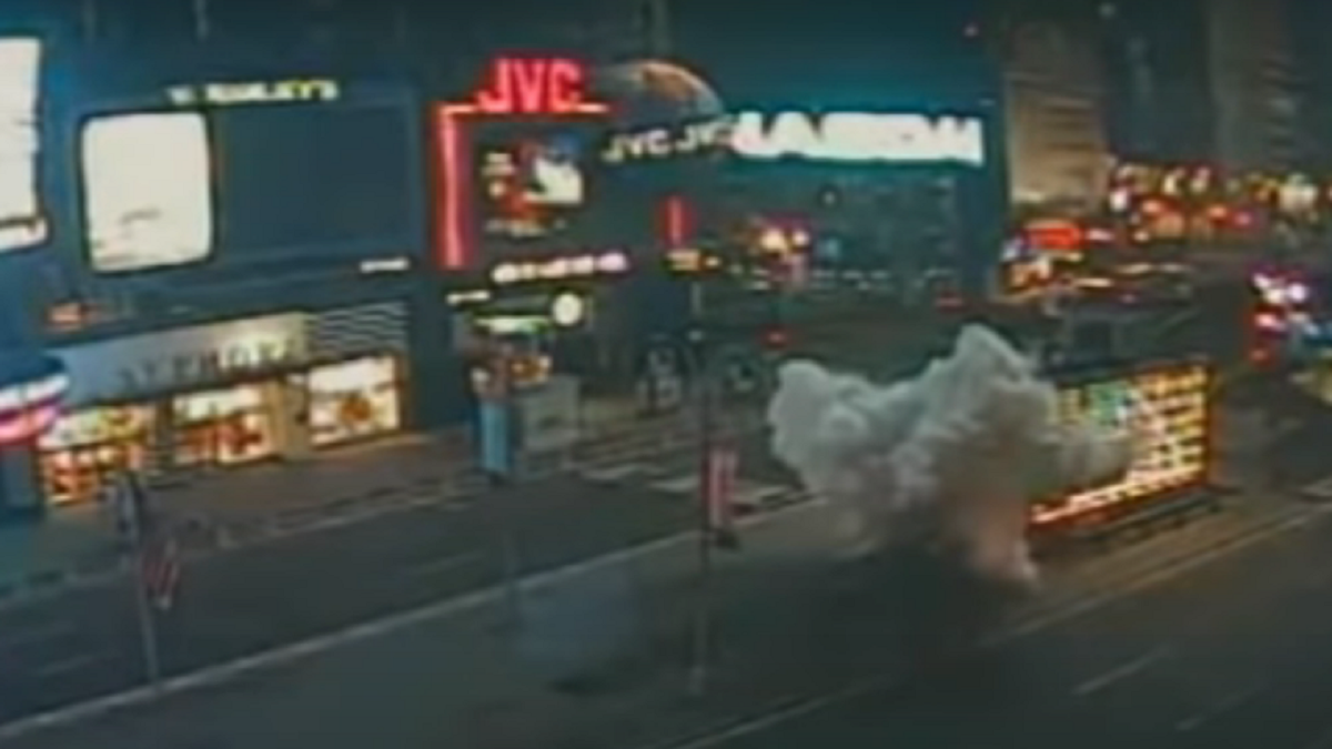 Bomb explodes in Times Square in 2008