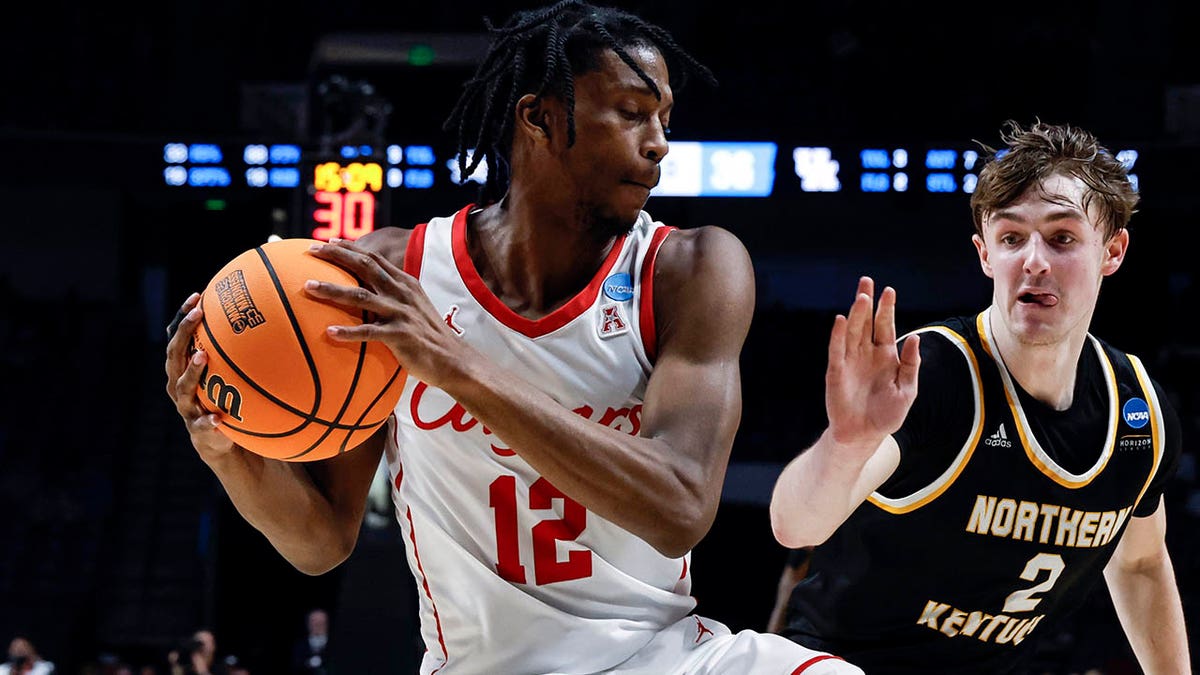 Houston digs deep to avoid Northern Kentucky upset in Round of 64