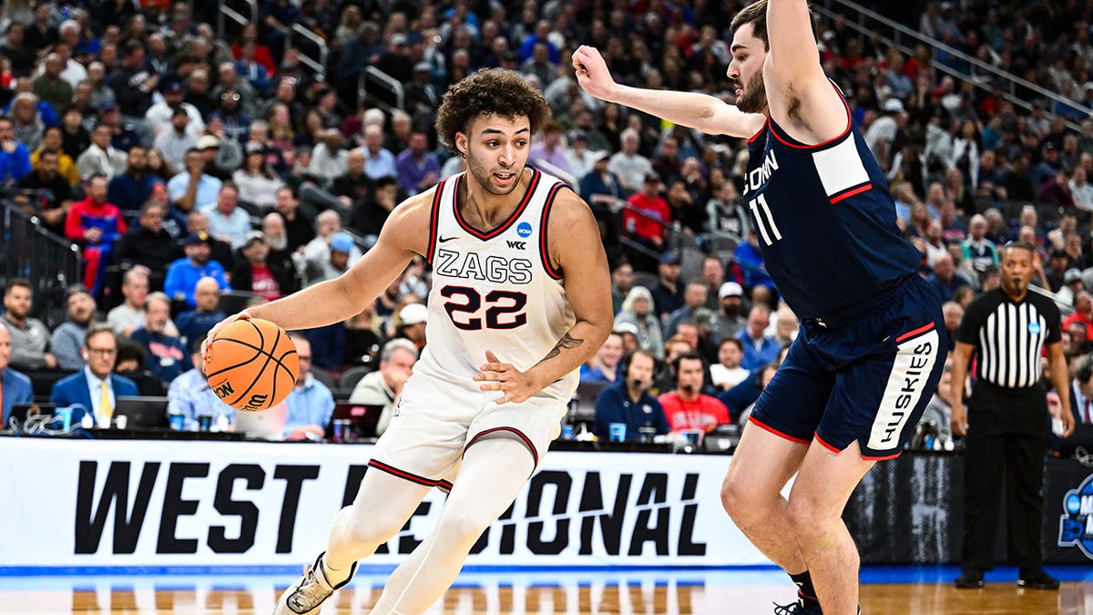 Gonzaga Bulldogs player handles the basketball