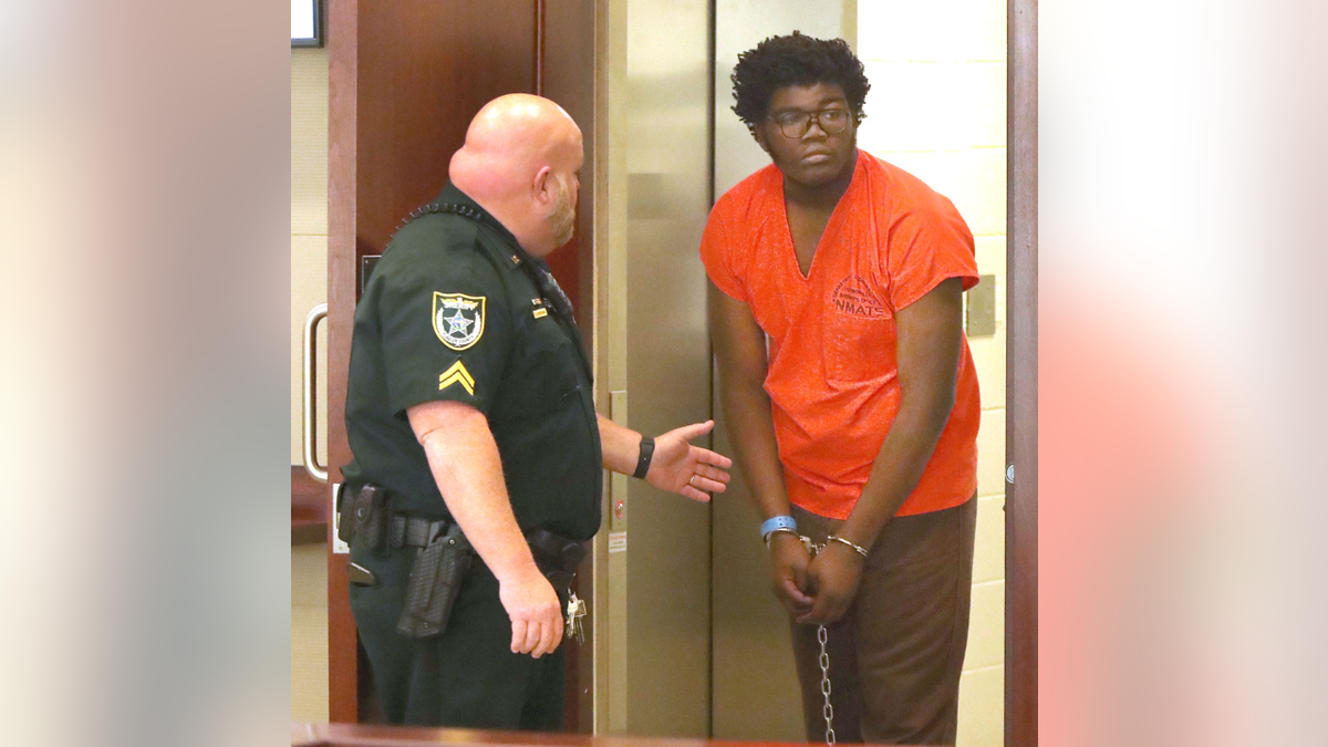 Florida teacher's aide attacked for allegedly taking student's Nintendo