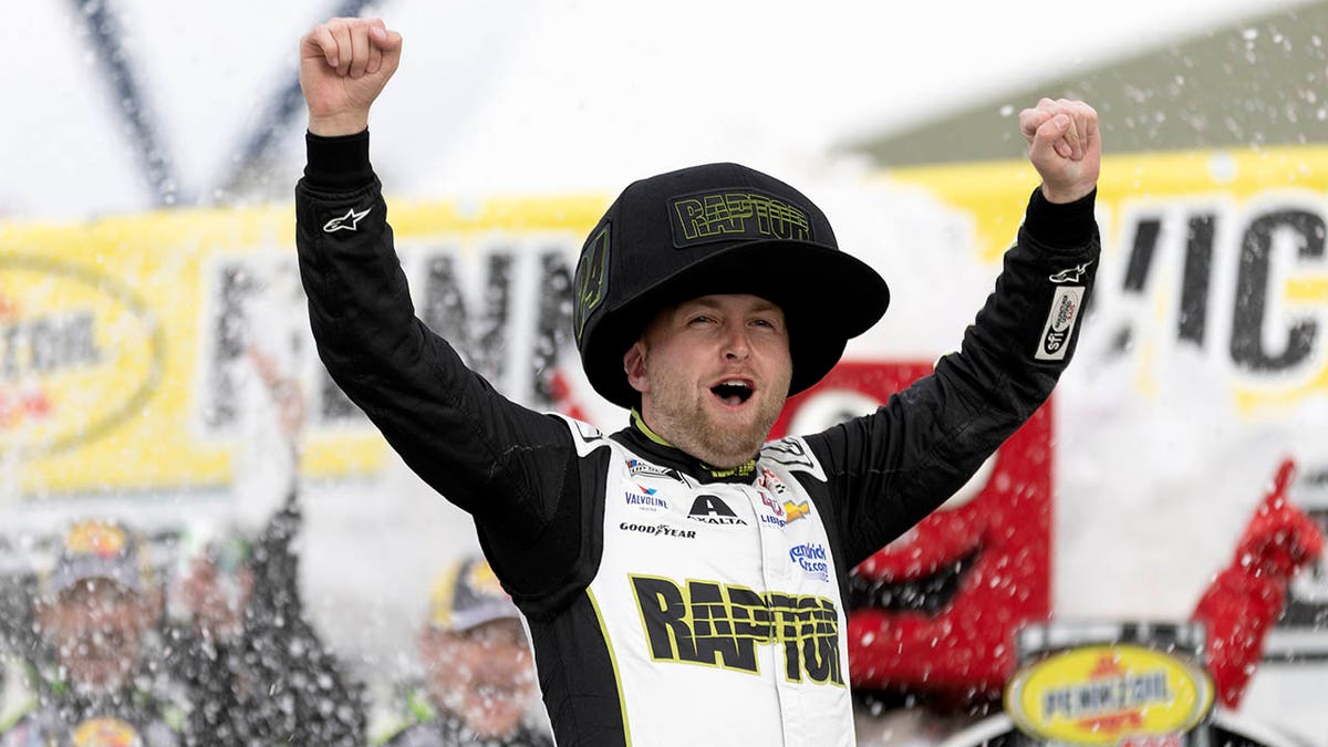 William Byron wears a big hat