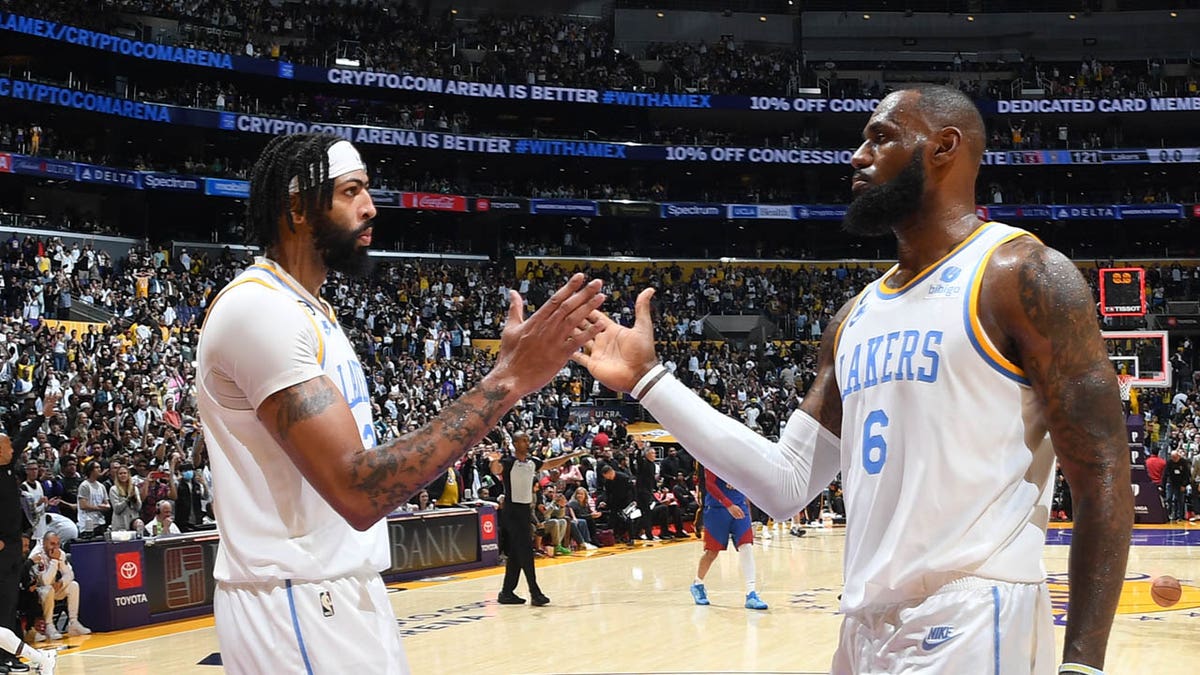 Anthony Davis and LeBron celebrate win