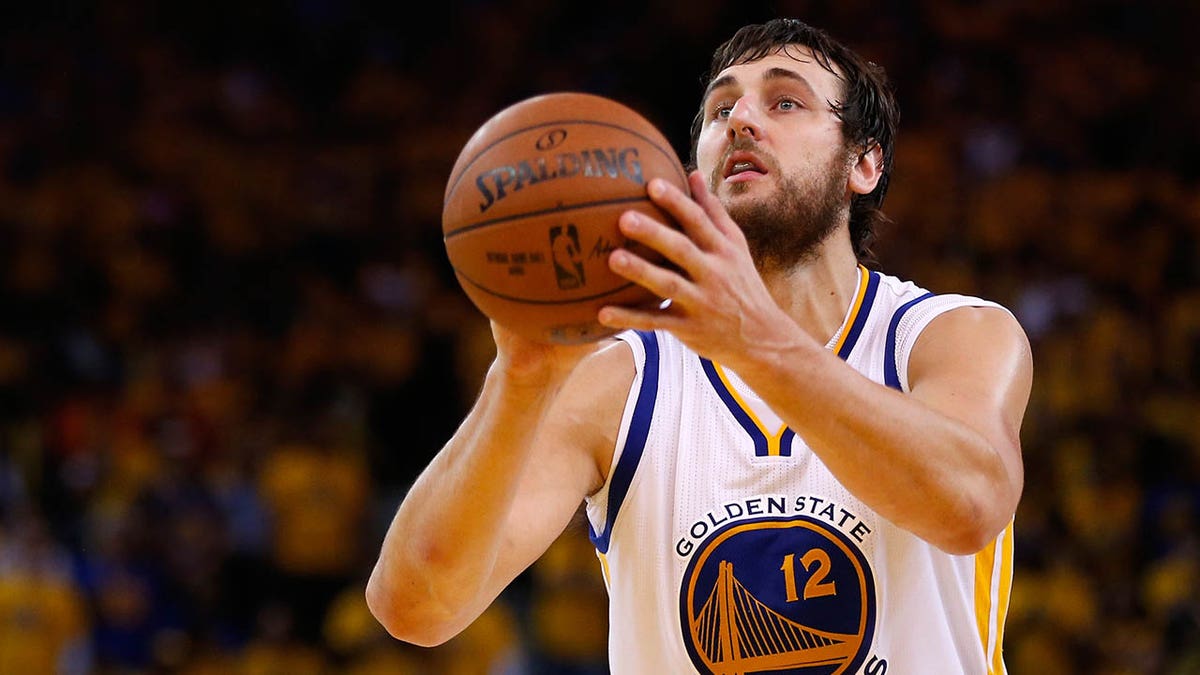 Andrew Bogut shooting free throw