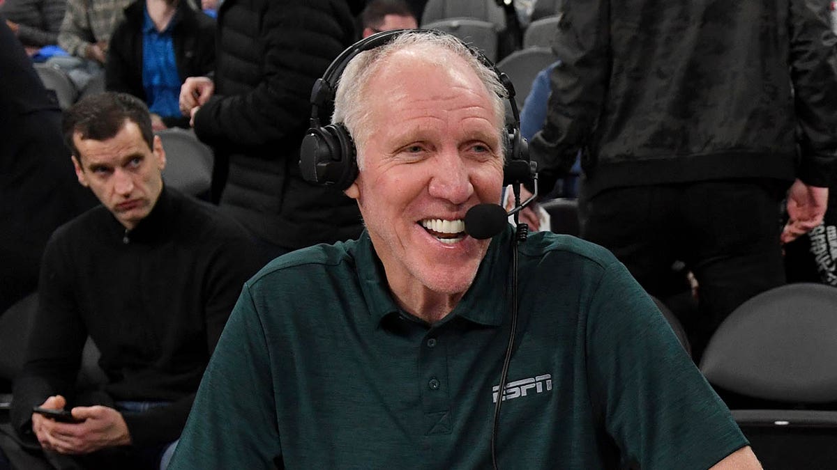 Bill Walton calling game