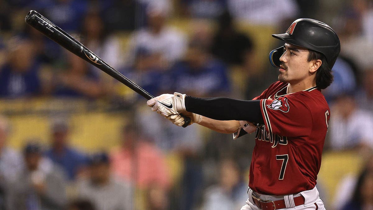 Diamondbacks sign top prospect to $111 million deal after just 32