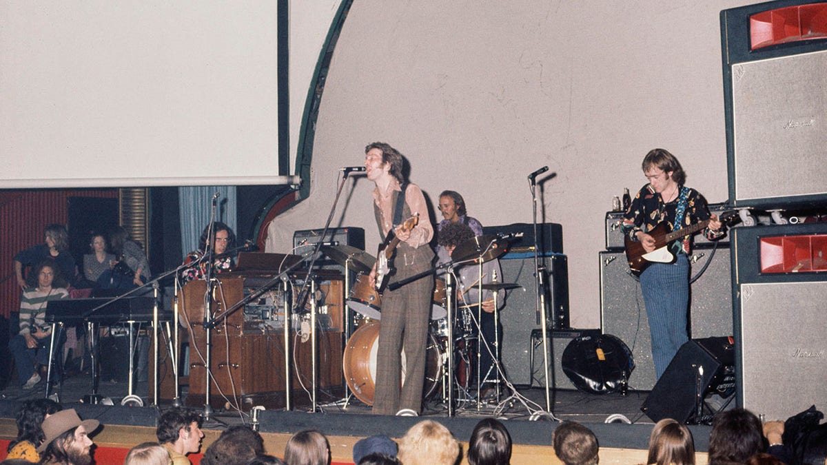 Derek and the Dominos performing